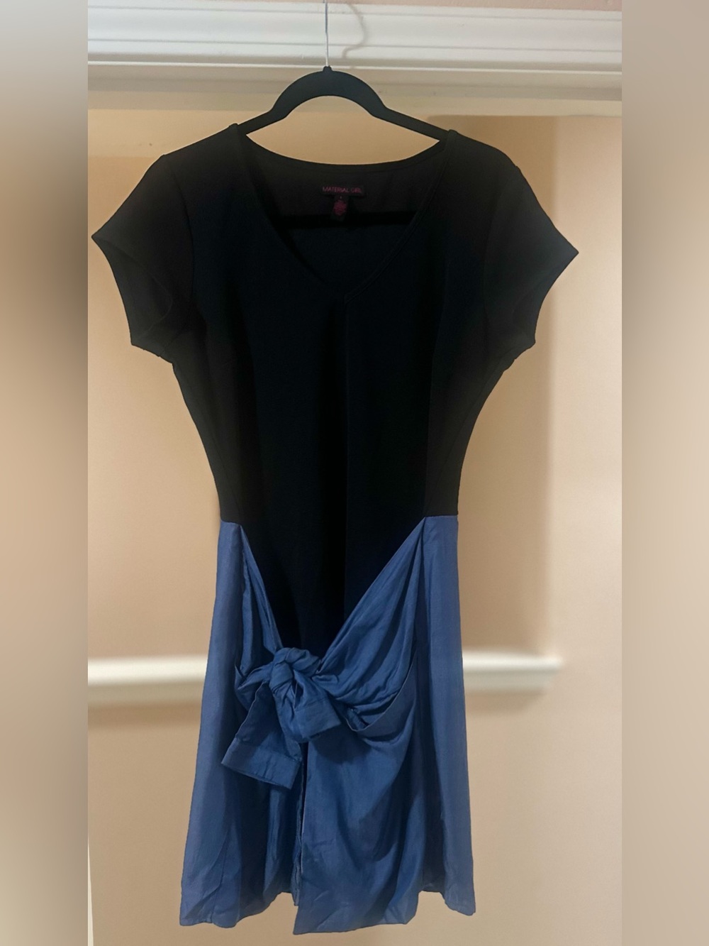 NWOT Material Girl Color-Block Bodycon Chambray Minimalist Knot Front Dress L.